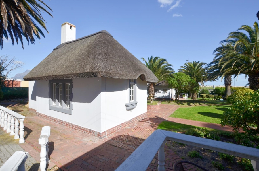 11 Bedroom Property for Sale in Milnerton Western Cape